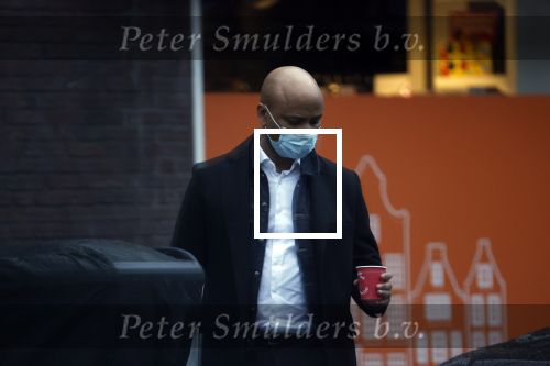 Amsterdam 16 maart 2021
Humberto Tan haalt koffietje in Amsterdam zuid
