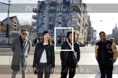 Amsterdam 26 maart 2021
Onthulling muurschildering van Judith de Leeuw bij het Leidse plein . Humberto Tan en Won Yip hebben gesponsord.
