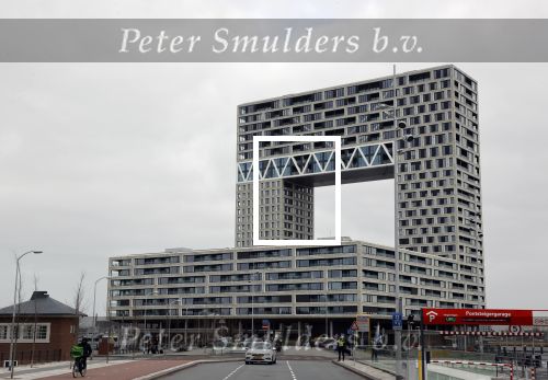 Amsterdam 21 maart 2021
In dir complex â€œpontsteigerâ€ woont Won Yip Marcel Boekhoorn en Matthijs v Nieuwkerk