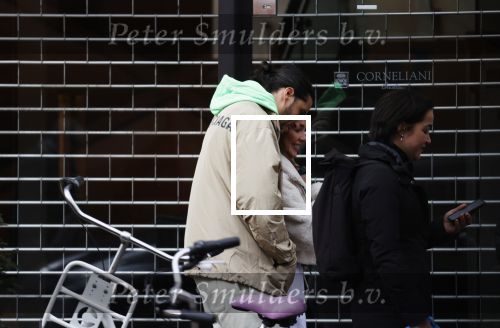 Amsterdam 17 maart 2021
Momo Izemrane met vriendin op de pc hooftstraat