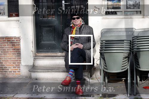 Amsterdam 26 maart 2021
Peter Faber op zijn vaste stek tijdens Corona bij cafe Kobalt