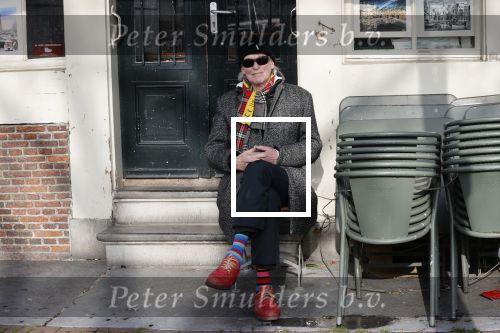 Amsterdam 26 maart 2021
Peter Faber op zijn vaste stek tijdens Corona bij cafe Kobalt
