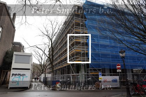 Amsterdam 13 maart 2021
Robine v d Meer met haar zoon in Amsterdam zuid.
In dit complex gaan Mark v d Loo en Robine v d Meer wonen. Appartement huis