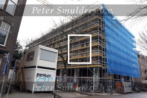 Amsterdam 13 maart 2021
Robine v d Meer met haar zoon in Amsterdam zuid.
In dit complex gaan Mark v d Loo en Robine v d Meer wonen. Appartement huis