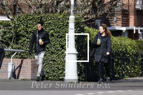 Amsterdam 29 maart 2021
Ryan Marciano met zijn vriendin Kim Sanders in Amsterdam zuid.