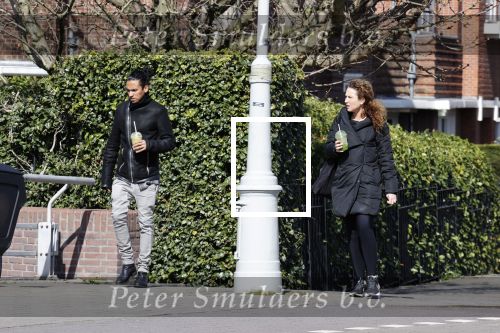 Amsterdam 29 maart 2021
Ryan Marciano met zijn vriendin Kim Sanders in Amsterdam zuid.