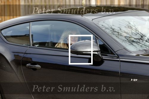 Bergschenhoek 11 maart 2021
Sarah v Soelen de nieuwe vriendin van Andre Hazes . Ze gaat met de Bentley met haar moeder naar schoonheidssalon.