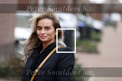 Bergschenhoek 11 maart 2021
Sarah v Soelen de nieuwe vriendin van Andre Hazes . Ze gaat met de Bentley met haar moeder naar schoonheidssalon.