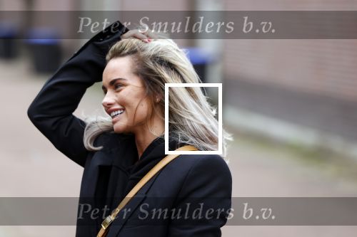 Bergschenhoek 11 maart 2021
Sarah v Soelen de nieuwe vriendin van Andre Hazes . Ze gaat met de Bentley met haar moeder naar schoonheidssalon.