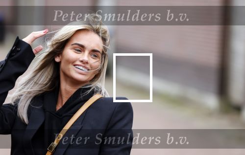 Bergschenhoek 11 maart 2021
Sarah v Soelen de nieuwe vriendin van Andre Hazes . Ze gaat met de Bentley met haar moeder naar schoonheidssalon.