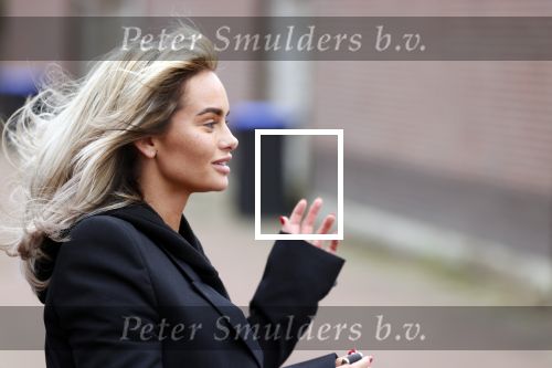 Bergschenhoek 11 maart 2021
Sarah v Soelen de nieuwe vriendin van Andre Hazes . Ze gaat met de Bentley met haar moeder naar schoonheidssalon.