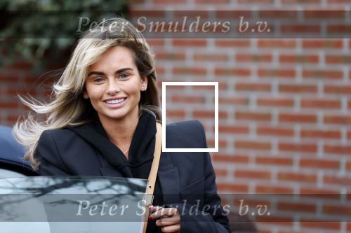 Bergschenhoek 11 maart 2021
Sarah v Soelen de nieuwe vriendin van Andre Hazes . Ze gaat met de Bentley met haar moeder naar schoonheidssalon.
