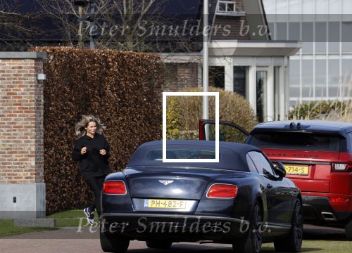 Bergschenhoek 11 maart 2021
Sarah v Soelen de nieuwe vriendin van Andre Hazes . Ze gaat met de Bentley met haar moeder naar schoonheidssalon.