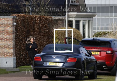 Bergschenhoek 11 maart 2021
Sarah v Soelen de nieuwe vriendin van Andre Hazes . Ze gaat met de Bentley met haar moeder naar schoonheidssalon.