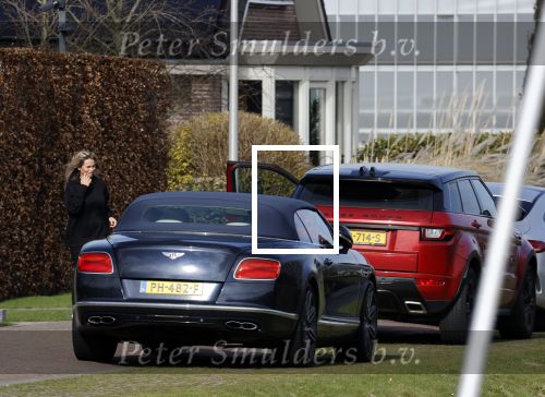 Bergschenhoek 11 maart 2021
Sarah v Soelen de nieuwe vriendin van Andre Hazes . Ze gaat met de Bentley met haar moeder naar schoonheidssalon.