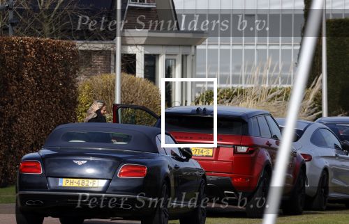 Bergschenhoek 11 maart 2021
Sarah v Soelen de nieuwe vriendin van Andre Hazes . Ze gaat met de Bentley met haar moeder naar schoonheidssalon.