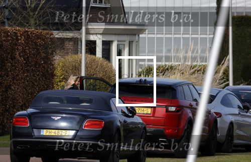 Bergschenhoek 11 maart 2021
Sarah v Soelen de nieuwe vriendin van Andre Hazes . Ze gaat met de Bentley met haar moeder naar schoonheidssalon.
