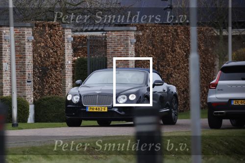 Bergschenhoek 11 maart 2021
Sarah v Soelen de nieuwe vriendin van Andre Hazes . Ze gaat met de Bentley met haar moeder naar schoonheidssalon.