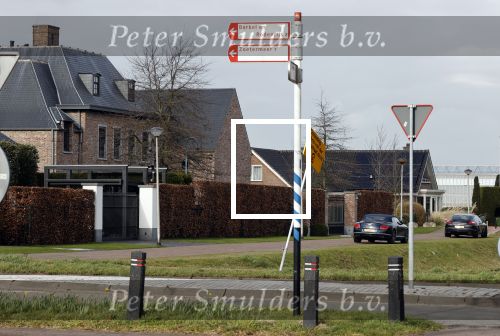 Bergschenhoek 11 maart 2021
Sarah v Soelen de nieuwe vriendin van Andre Hazes . Ze gaat met de Bentley met haar moeder naar schoonheidssalon.  De porsche Panamera van Rachel Hazes staat voor de deur van het huis van Sarah