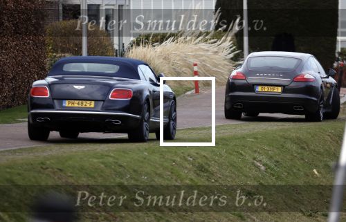 Bergschenhoek 11 maart 2021
Sarah v Soelen de nieuwe vriendin van Andre Hazes . Ze gaat met de Bentley met haar moeder naar schoonheidssalon.  De porsche Panamera van Rachel Hazes staat voor de deur van het huis van Sarah