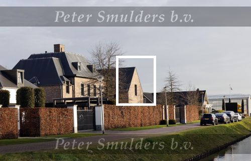Bergschenhoek 28 maart 2021
Voor het huis van de ouders van Sarah v Soelen staan Andre Hazes zijn auto en de auto van zijn moeder Rachel.