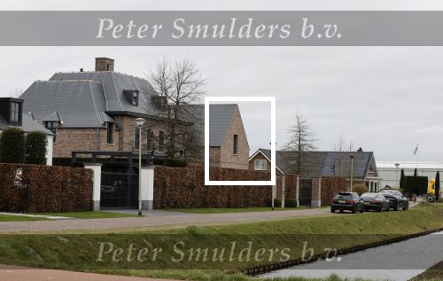 Bergschenhoek 28 maart 2021
Voor het huis van de ouders van Sarah v Soelen staan Andre Hazes zijn auto en de auto van zijn moeder Rachel.