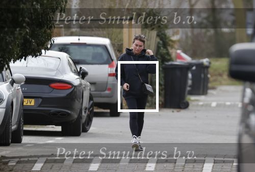 Bergschenhoek 11 maart 2021
Sarah v Soelen de nieuwe vriendin van Andre Hazes . Ze gaat met de Bentley met haar moeder naar schoonheidssalon.