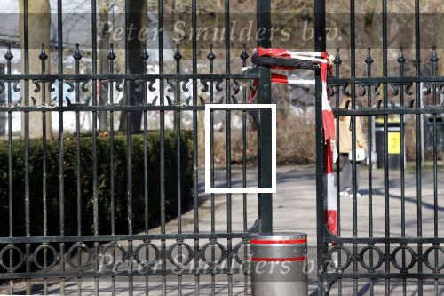 Amsterdam 2 maart 2021
De gemeente heeft op twee na alle ingangen van het vondelpark gesloten.