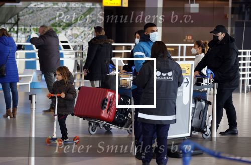 Schiphol 27 maart 2021
Yolanthe Cabau en haar zoontje Xess Xava op schiphol