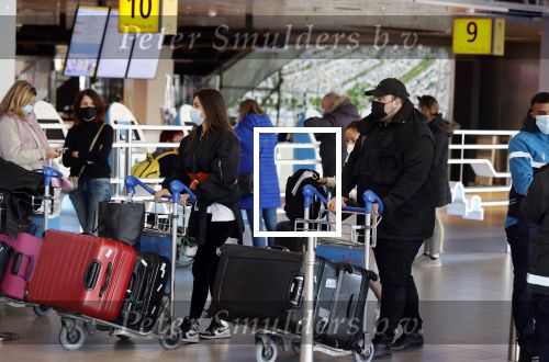 Schiphol 27 maart 2021
Yolanthe Cabau en haar zoontje Xess Xava op schiphol