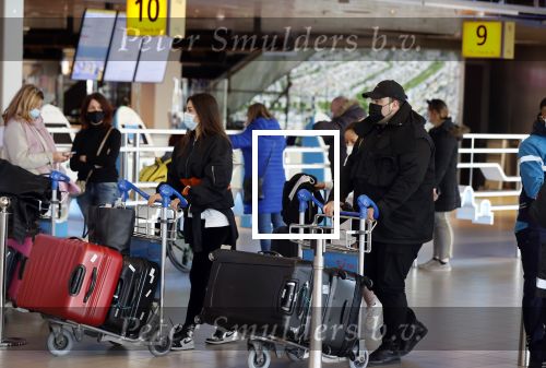Schiphol 27 maart 2021
Yolanthe Cabau en haar zoontje Xess Xava op schiphol