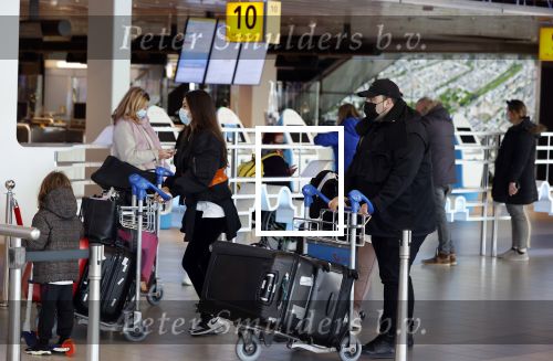 Schiphol 27 maart 2021
Yolanthe Cabau en haar zoontje Xess Xava op schiphol