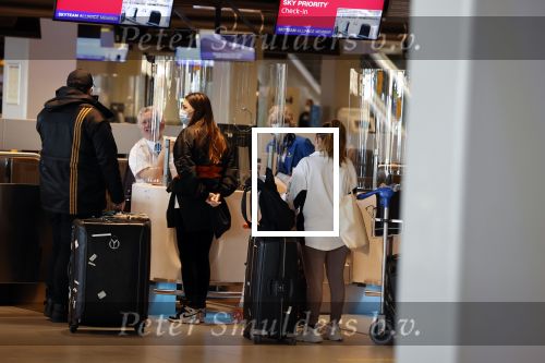 Schiphol 27 maart 2021
Yolanthe Cabau en haar zoontje Xess Xava op schiphol