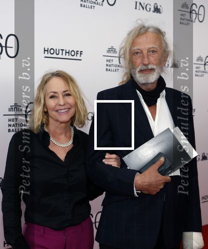 Amsterdam 3 april 2022
Premiere Nationaal Ballet in de stopera.
Angela Groothuizen kwam met haar ex man Rob Mooij