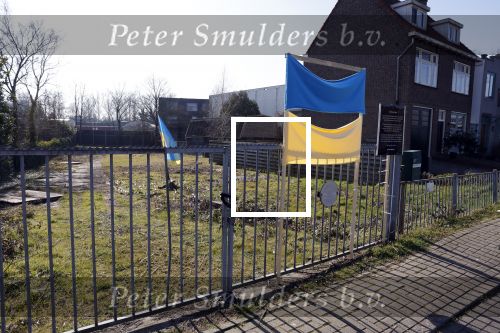 Amsterdam 10 maart 2022
Op het stuk bouwgrond van Ave Maria Putin en haar man is een Oekrainse vlag en een hart van lichtjes geplaatst