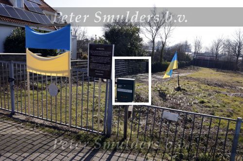 Amsterdam 10 maart 2022
Op het stuk bouwgrond van Ave Maria Putin en haar man is een Oekrainse vlag en een hart van lichtjes geplaatst