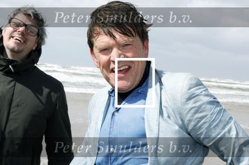 Bloemendaal 7 april 2022
Presentatie schoen van Beau v Erven Dorens in samenwerking met schoenenmerk Rehab. Beau komt al kite surfend aan . Zijn zonen zijn broers en vader zijn ook aanwezig bij strandtent de Republiek.