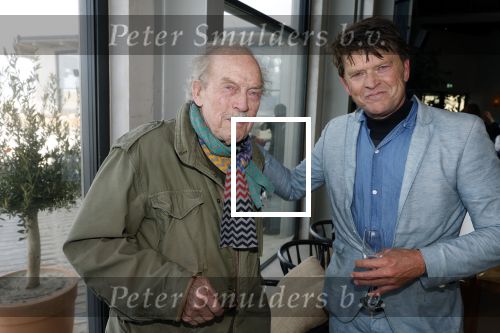 Bloemendaal 7 april 2022
Presentatie schoen van Beau v Erven Dorens in samenwerking met schoenenmerk Rehab. Beau komt al kite surfend aan . Zijn zonen zijn broers en vader zijn ook aanwezig bij strandtent de Republiek.