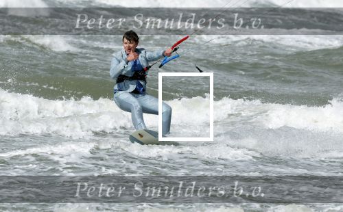 Bloemendaal 7 april 2022
Presentatie schoen van Beau v Erven Dorens in samenwerking met schoenenmerk Rehab. Beau komt al kite surfend aan . Zijn zonen zijn broers en vader zijn ook aanwezig bij strandtent de Republiek.