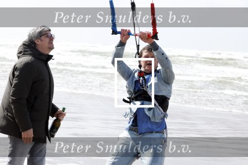 Bloemendaal 7 april 2022
Presentatie schoen van Beau v Erven Dorens in samenwerking met schoenenmerk Rehab. Beau komt al kite surfend aan . Zijn zonen zijn broers en vader zijn ook aanwezig bij strandtent de Republiek.