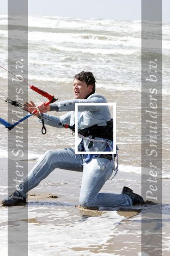 Bloemendaal 7 april 2022
Presentatie schoen van Beau v Erven Dorens in samenwerking met schoenenmerk Rehab. Beau komt al kite surfend aan . Zijn zonen zijn broers en vader zijn ook aanwezig bij strandtent de Republiek.