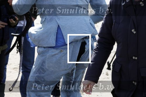Bloemendaal 7 april 2022
Presentatie schoen van Beau v Erven Dorens in samenwerking met schoenenmerk Rehab. Beau komt al kite surfend aan . Zijn zonen zijn broers en vader zijn ook aanwezig bij strandtent de Republiek.