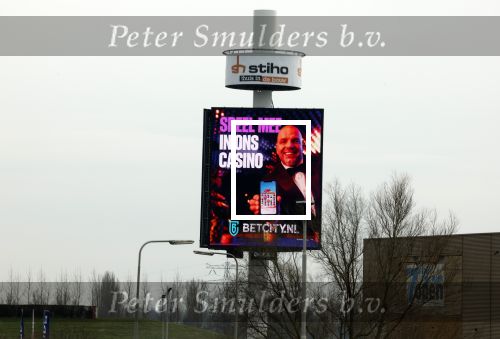 Feb maart 2022
Abri \'s van BetCity met daarop Andy v d Meyde door heel Nederland heen.