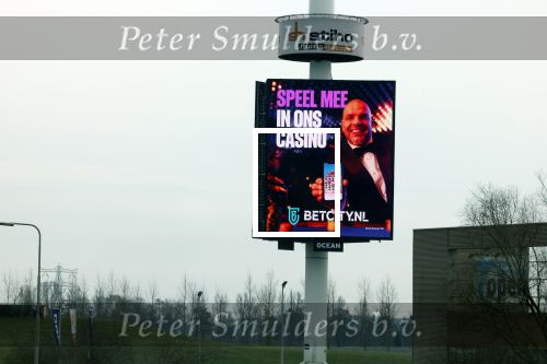 Feb maart 2022
Abri \'s van BetCity met daarop Andy v d Meyde door heel Nederland heen.
