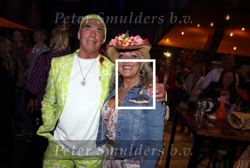 Amsterdam 4 april 2022
Presentatie toppers in de arena.
Aanwezig oa Jan Smit Jeroen v d Boom  en Rene Froger. Bob Pels met zijn vrouw