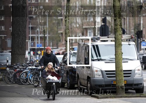 Amsterdam 6 april 2022
Christian Poulsen met zijn. vrouw in de bakfiets rijdend door Amsterdam