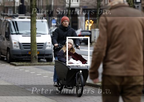 Amsterdam 6 april 2022
Christian Poulsen met zijn. vrouw in de bakfiets rijdend door Amsterdam