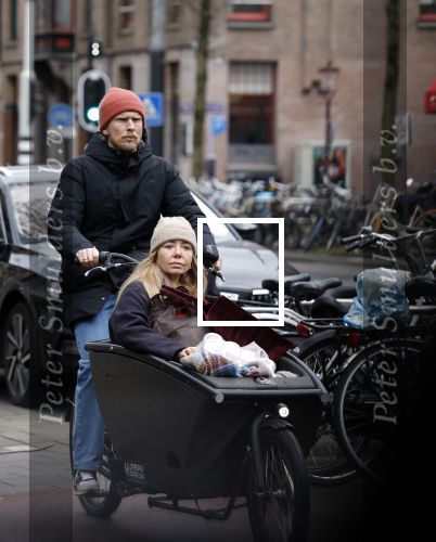 Amsterdam 6 april 2022
Christian Poulsen met zijn. vrouw in de bakfiets rijdend door Amsterdam