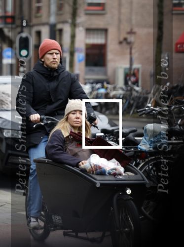 Amsterdam 6 april 2022
Christian Poulsen met zijn. vrouw in de bakfiets rijdend door Amsterdam