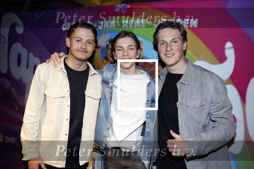 Amsterdam 4 april 2022
Presentatie toppers in de arena.
Aanwezig oa Jan Smit Jeroen v d Boom  en Rene Froger. Daan en Luuk v d Boom met een vriend